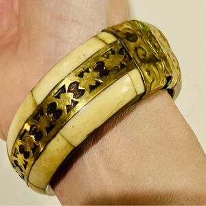 Vintage Bone/ Brass Bangle Bracelet Chunky Ethnic Floral Brass Design